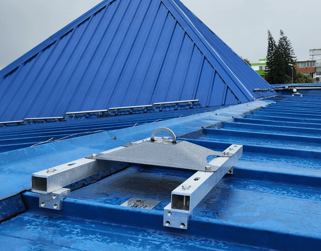 LIVAS SAS Diseño, suministro y montaje de líneas de vida horizontales y verticales en acero inoxidable.